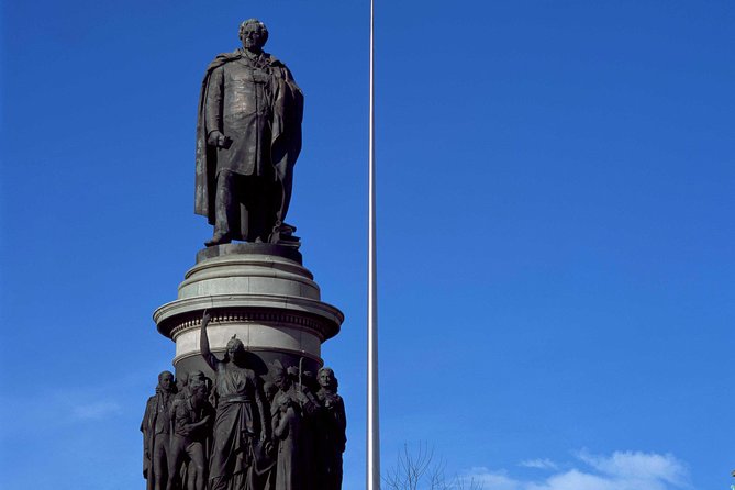 90 Minute Dublin Walking tour and Sightseeing tips - Dublin Castle, Dubh Linn Gardens, and Chester Beatty Library area viewpoints