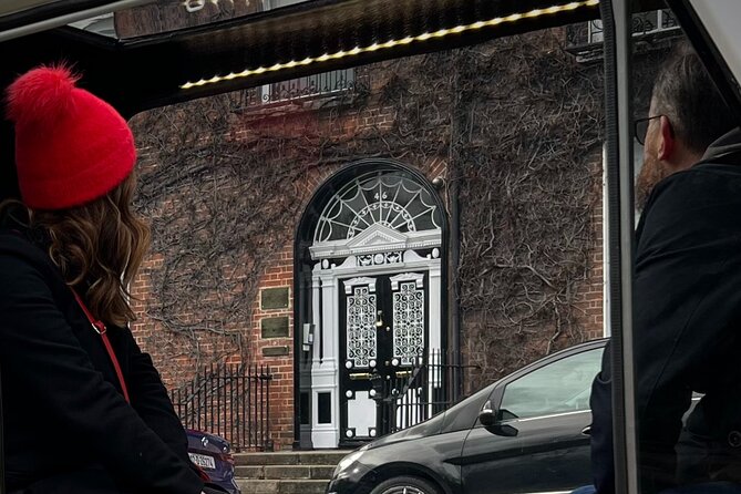 A Unique and Fun 1 Hour city tour of Dublin - Trinity College Dublin: Prestige You Can See at Street Level