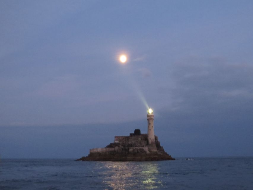 Baltimore Harbor: Sunset Cruise to Fastnet Rock Lighthouse - Finding the Wave Chieftain at the Baltimore pier