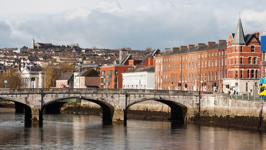 Best of Cork: Private Walking Tour with a Local - City Center Stroll: Pubs, Cafes, and Independent Shops