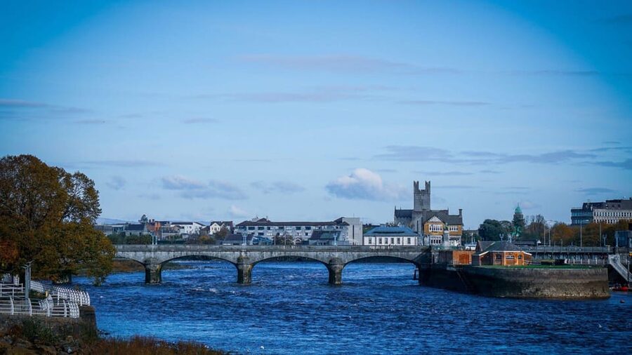Best of Limerick: Private Walking Tour with a Local - Starting at King John’s Castle: The Best Way to Orient Yourself