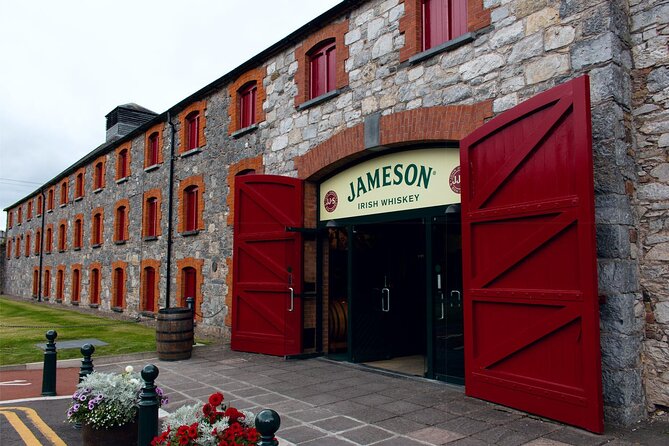Blarney Castle Cork City and Jameson Distillery Small groups - Blarney Castle and Gardens: The Stone of Eloquence, Real Queues, and Smart Use of Your 2 Hours