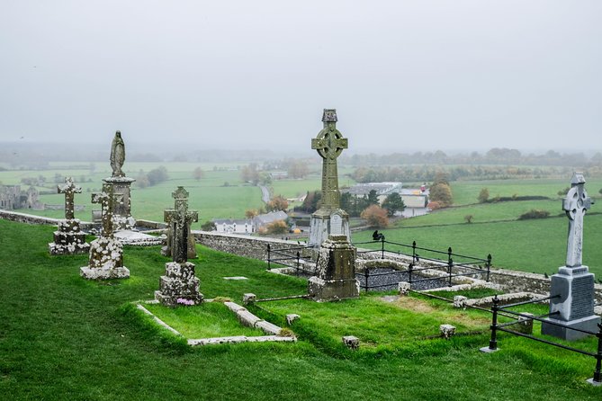 Blarney, Rock of Cashel & Cahir Castles Day Tour From Dublin - Blarney Castle and Gardens: the Stone of Eloquence (with real wait time)