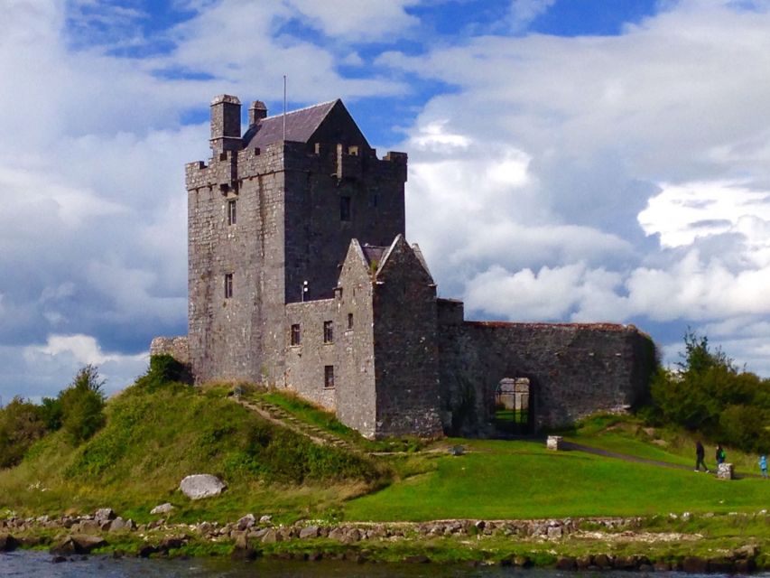 Cliffs of Moher and Galway Tour in Italian or Spanish - Getting Out of Dublin: Bus Time, Punctual Stops, and What to Pack