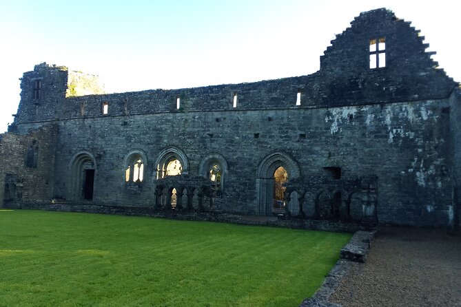 Cliffs of Moher & Bunratty Castle Day Tour - What to expect from the guide experience (and why it matters)