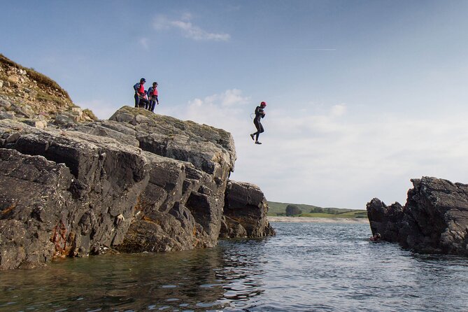 Coasteering on Irelands Wild Atlantic Way - The gear that makes or breaks your comfort