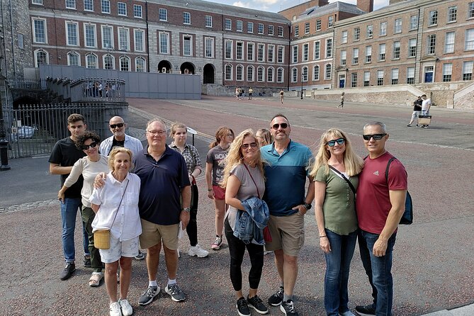 Complete tour of Dublin in Italian - Stop 1: Temple Bar, Nightlife District Without the Chaos