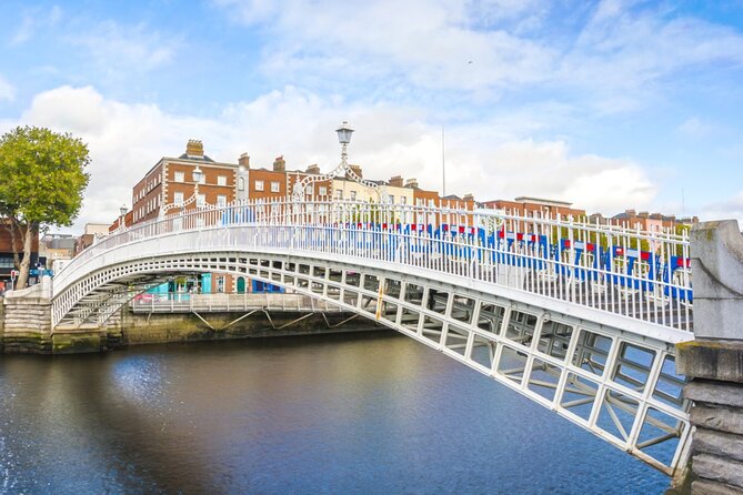 Cupid’s Trail: Romantic Puzzle Quest in Dublin - Irish Whiskey Museum and Gormleys Fine Art: Finishing With Personality