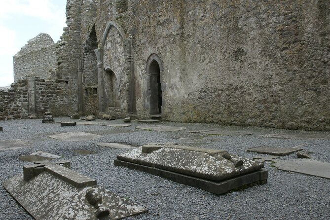 Day trip to Cliffs of Moher & Bunratty Castle and Ennis - Galway in 1 hour 20 minutes: what to prioritize on Shop Street