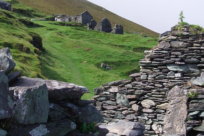 Dingle to Blasket Island Ferry - Great Blasket Island: the story gets real when you see it from the sea
