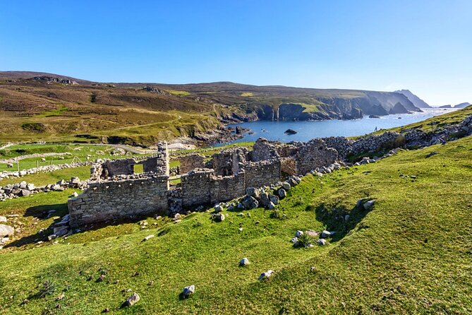 Donegal Electric Bike Tour with Local Guide: Half-Day Adventure - Stop by stop: Bunbeg Harbour, famine cottages, and the Balor legend