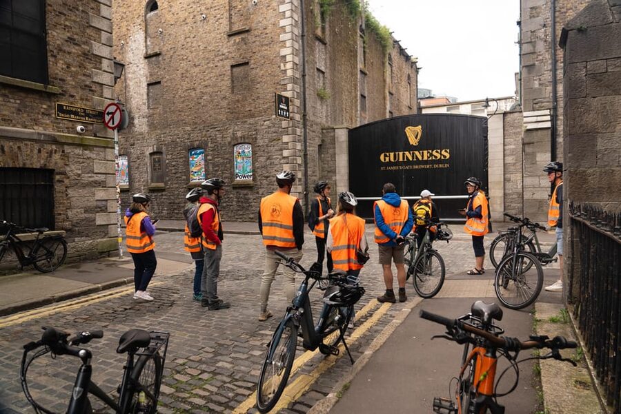 Dublin: Bike & E-Bike Tour with a Local Guide - Why Dublin looks different at bike speed