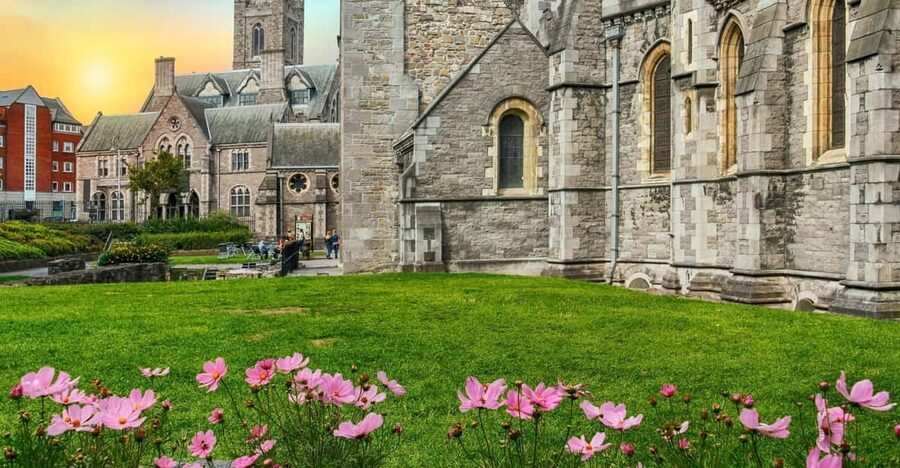 Dublin: Book of Kells, Dublin Castle and Christ Church Tour - St. Andrew’s Church and Molly Malone: the legends that stick