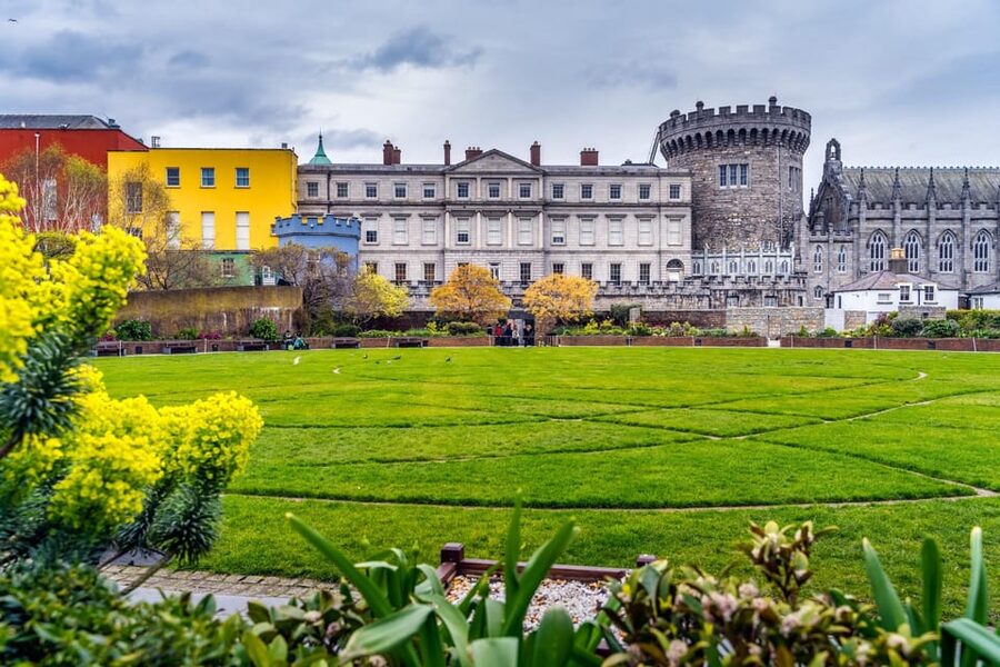 Dublin: Book of Kells, Dublin Castle and Christ Church Tour - Book of Kells at the Old Library: reserved entry, quiet looking time