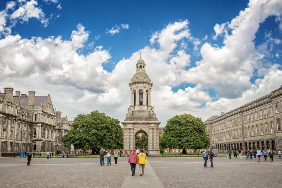 Dublin: Book of Kells, Dublin Castle and Christ Church Tour - Price and value: $77 for a tight hits tour