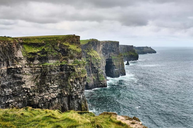 Dublin: Cliffs of Moher, Bunratty Castle and Ennis Day Trip - Bunratty Castle: medieval rooms and a guided walkthrough