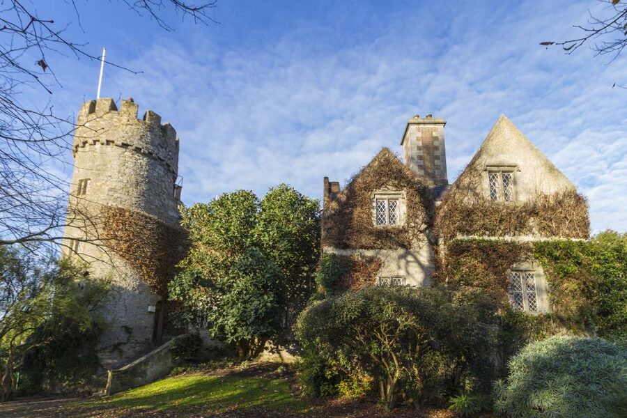 Dublin: Full-Day Howth and Malahide Castle Tour - What to bring and who this tour fits best