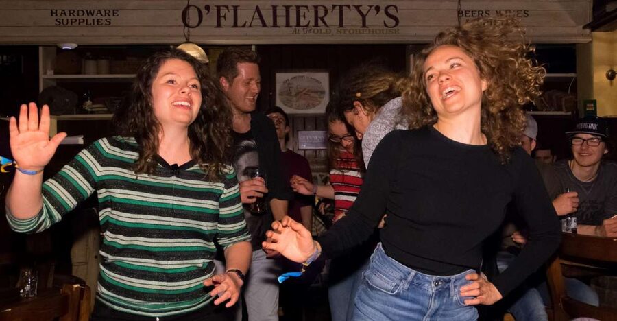 Dublin: Generation Pub Crawl - Crowd reality: big groups, weather, and finding your rhythm