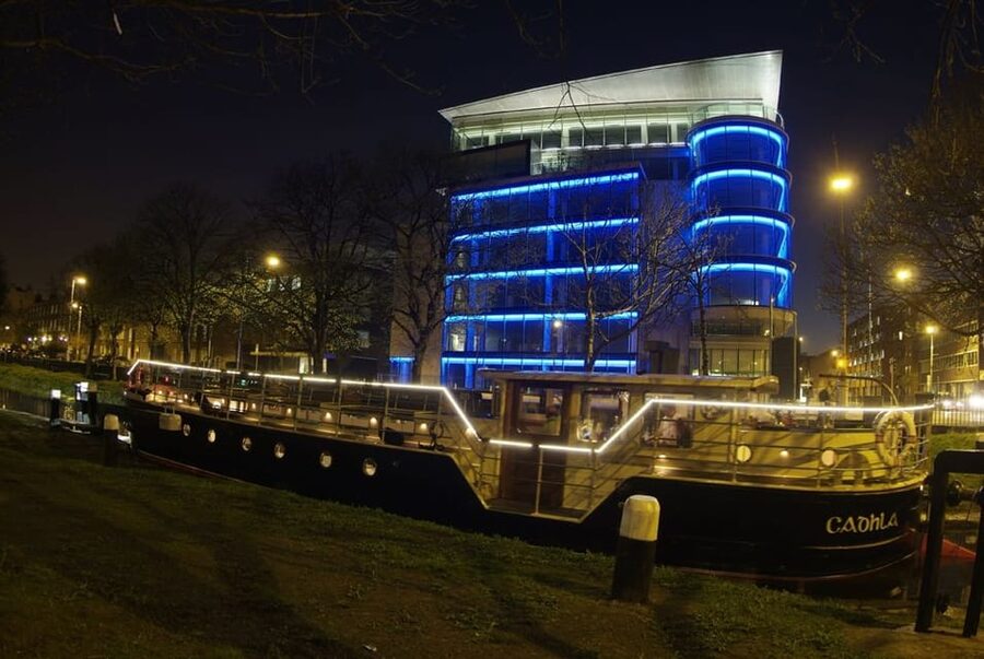 Dublin: Grand Canal Cruise with Dinner - Dinner cruise format: 3 courses plus your included drink