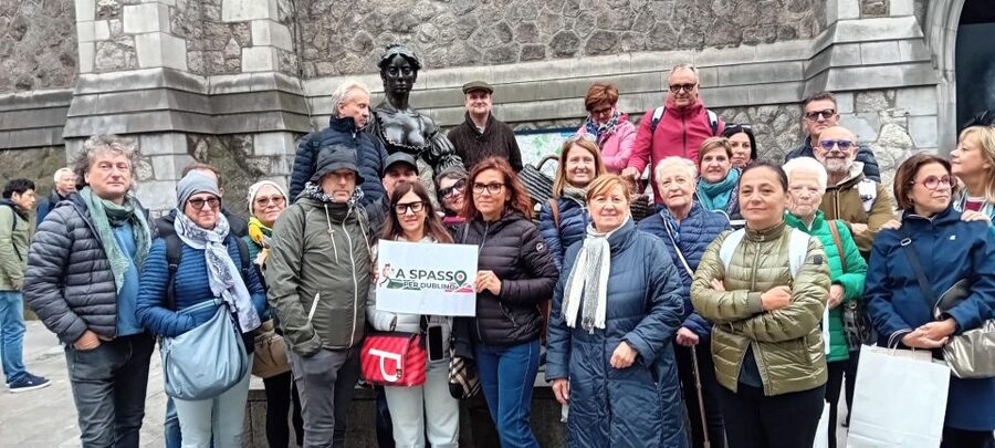 Dublin Highlights: 2.45-Hour Walking Tour in Italian - Starting at Trinity College, Henry Grattan, and Molly Malone
