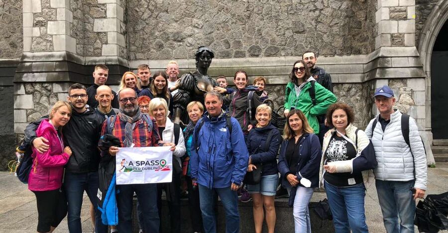 Dublin Highlights: 2.45-Hour Walking Tour in Italian - Cathedral facades: St Patrick’s Cathedral and Christ Church