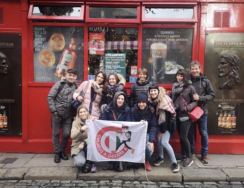 Dublin Highlights: 2.45-Hour Walking Tour in Italian - Crossing the Liffey on the Ha’penny Bridge
