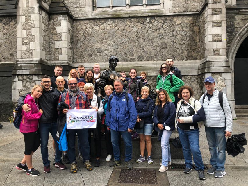 Dublin Highlights: 2.45-Hour Walking Tour in Italian - Dublin Castle’s era shift, from St Patrick to the Anglo-Irish Treaty