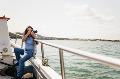 Dublin: Howth Coastal Boat Tour - Live commentary and local guides like Harry, Maggie, and Kim