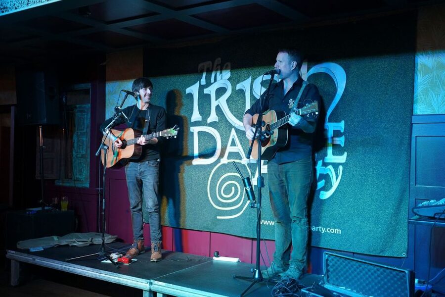 Dublin: Irish Music and Dance Show with Dance Lesson - Where You Meet at The Merchant’s Arch and What the Pub Sets Up