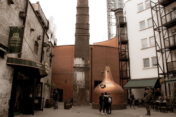 Dublin Jameson Distillery and Guinness Storehouse Guided Tour - Drinks, pacing, and choosing the right time slot