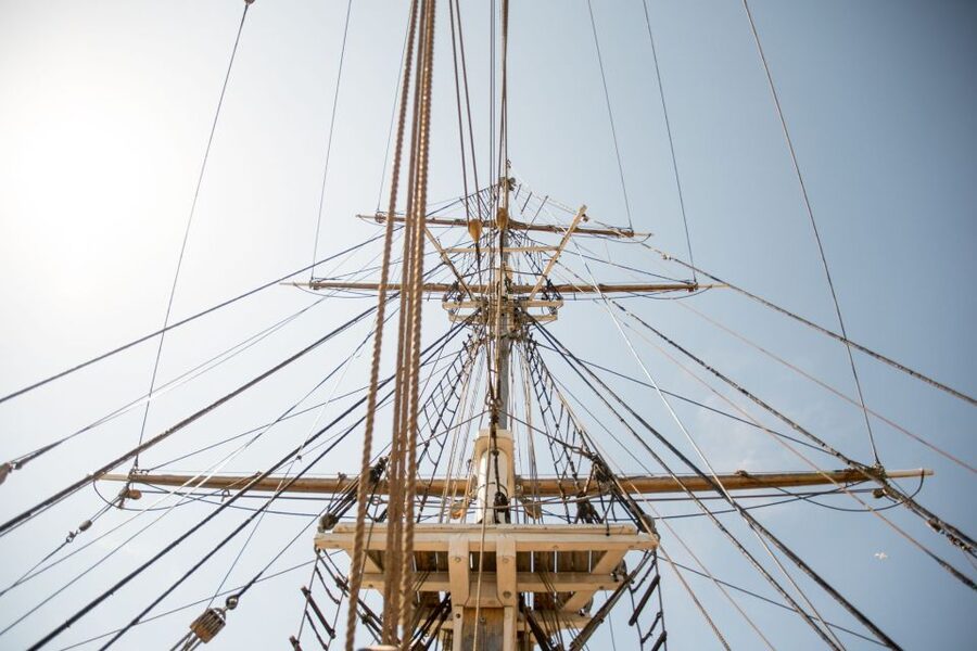 Dublin: Jeanie Johnston Tall Ship Irish Famine History Tour - Dublin Docklands from a new angle, plus a quick photo stop