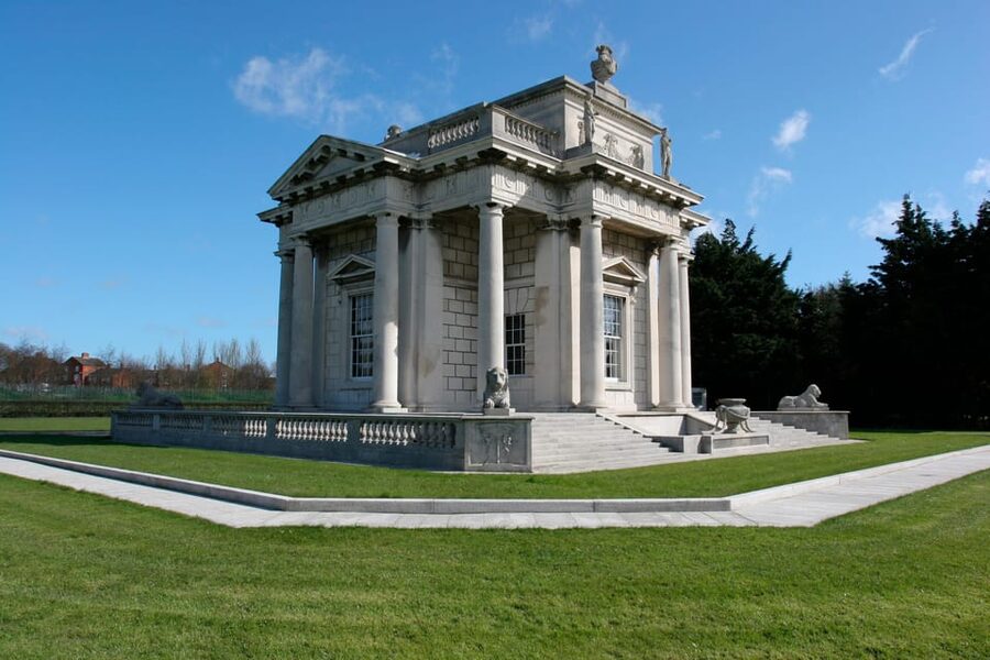 DUBLIN: Malahide castle and Howth MULTILINGUAL full day tour - Malahide Castle: Talbot family legends and Georgian restoration