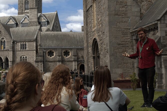 Dublin Mythology and Folklore Tour with Irish Stories and Legends - Stop 3: Grattan Bridge and the seahorse lamps