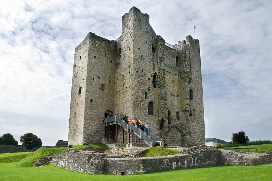 Dublin: Private Boyne Valley and Trim Castle Day Tour - Trim Castle Inside the De Lacy Stronghold and the Braveheart Link