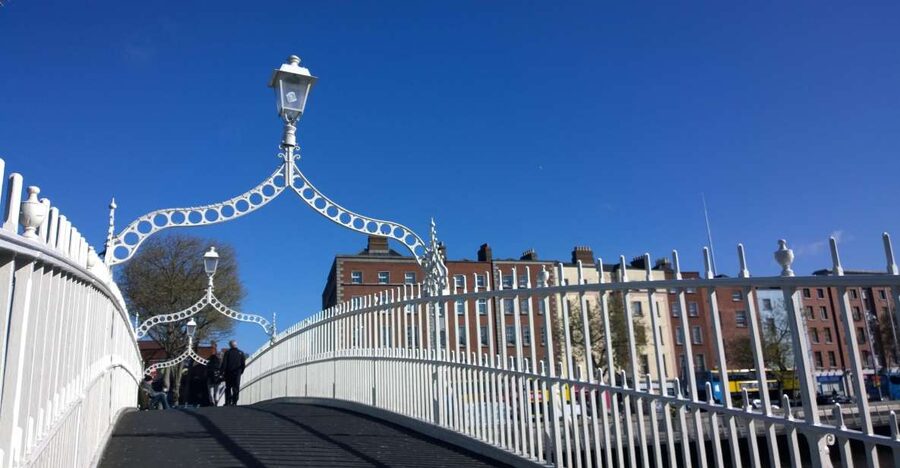 Dublin: Private City Tour in German - City center and the Trinity College moment you do not want to miss