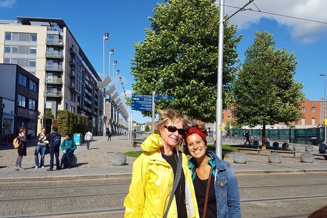 Dublin Private Custom Tour, Off-The-Beaten-Path in Temple Bar with a Local - Ha’penny Bridge, first impressions, and why that opener matters