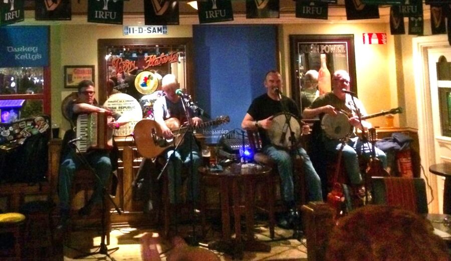 Dublin: Private Pub Tour - Traditional Irish music session, listen or join in