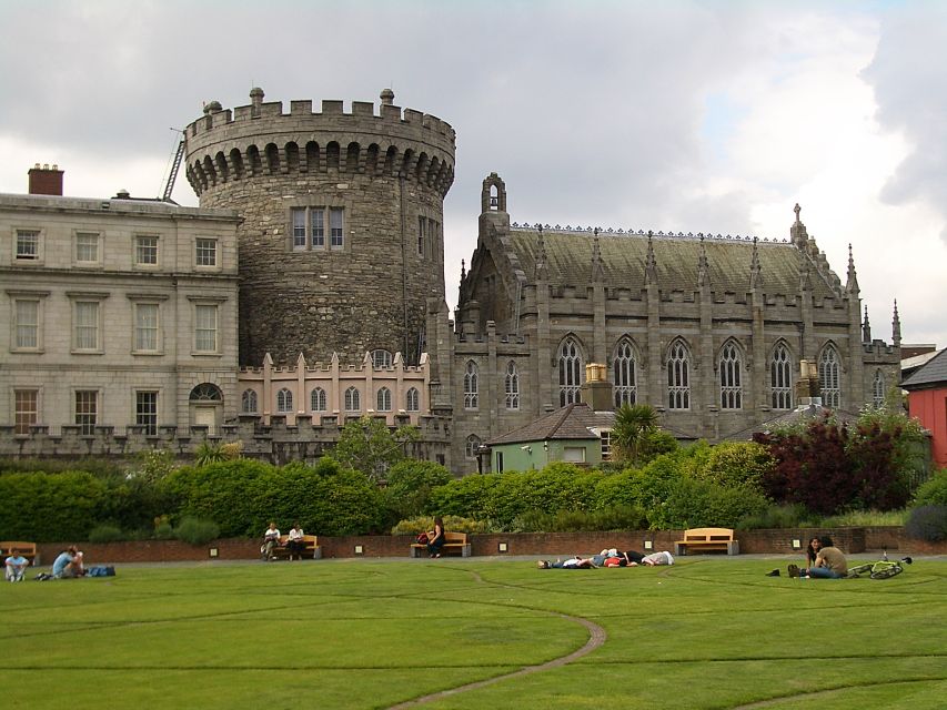 Dublin: Private Tour of City Monuments in Spanish - Trinity College Dublin and St. Patrick’s Cathedral: Big Names, Real Context