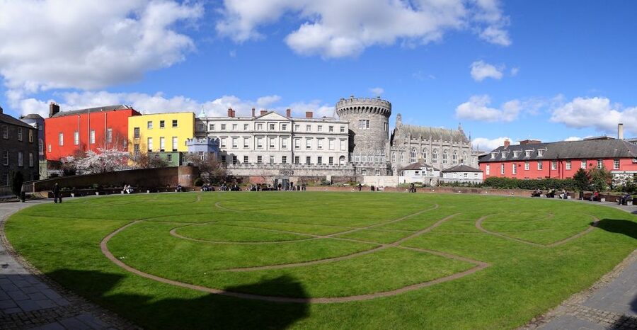 Dublin: Private Tour of City Monuments in Spanish - Ha’penny Bridge, O’Connell Bridge, and the Clarence Hotel Viewpoints