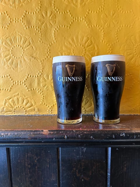 Dublin: Pub Tour. Pour The Perfect Guinness, Whiskey & Music - The traditional music session at The Cobblestone