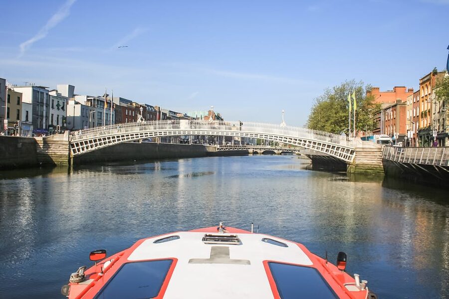Dublin: River Liffey Sightseeing Cruise - Custom House Quay: How to find your boat quickly