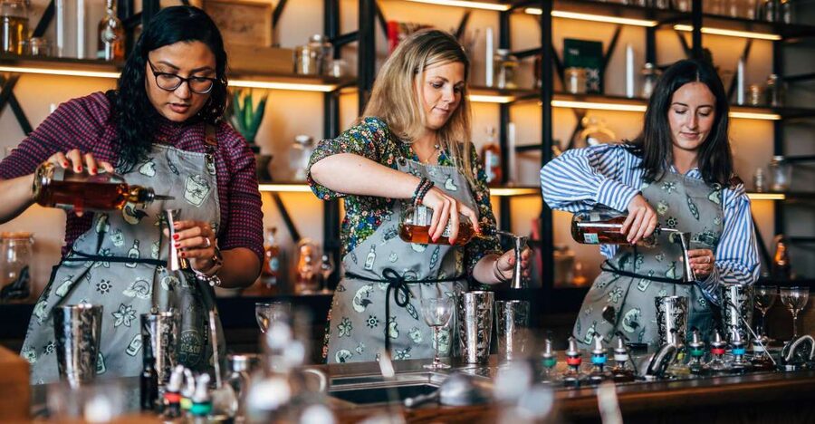 Dublin: Roe and Co Distillery Cocktail Workshop Experience - Picking the right option: Flavours vs Beyond The Blend