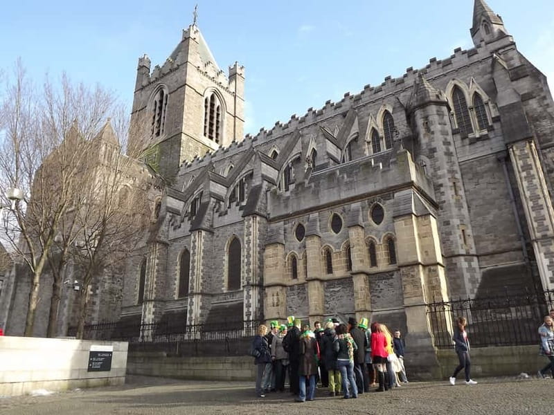 Dublin: Sightseeing Walking Tour in German - City Hall and civic Dublin, where the landmarks explain the mindset