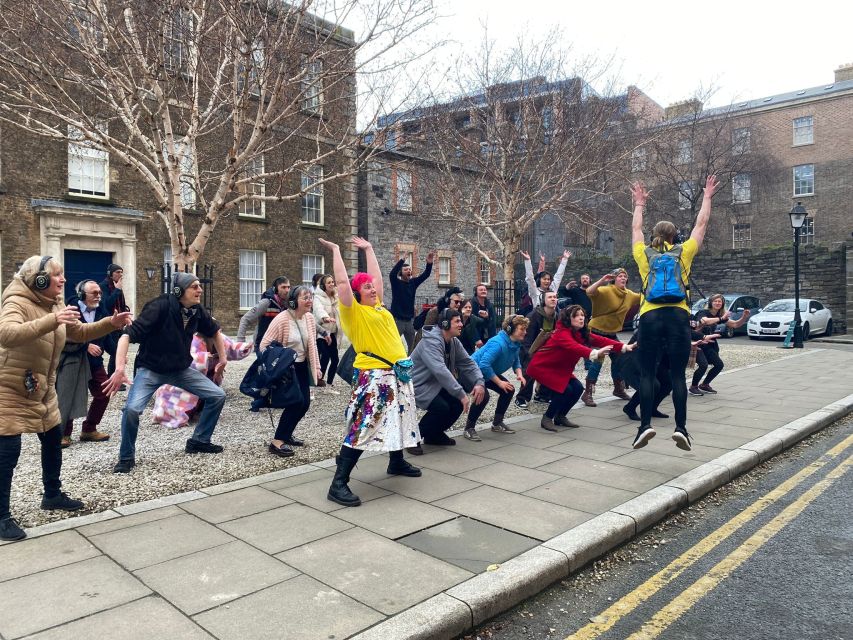 Dublin: Silent Disco Walking Tour - Walking through Dublin city center in a one-hour music bubble