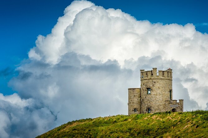 Dublin to Cliffs of Moher, Ennis Town & Bunratty Castle Day Tour - Ennis town break: a friendly pause with a free mini-walk