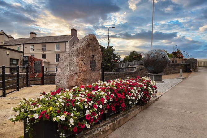 Dublin to Cliffs of Moher, Ennis Town & Bunratty Castle Day Tour - Bunratty Castle and Folk Park: medieval walls plus living history
