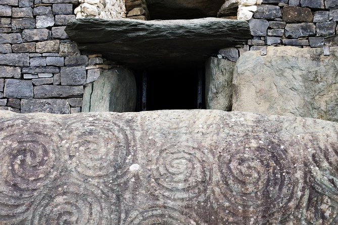 Dublin to Newgrange, Monasterboice Small Group Guided Tours - The Brú na Boinne experience: more than one monument