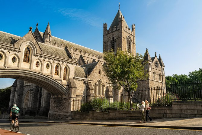 Essential Private Dublin walking tour for up to 6 people - A private 2-hour Dublin loop for first-timers