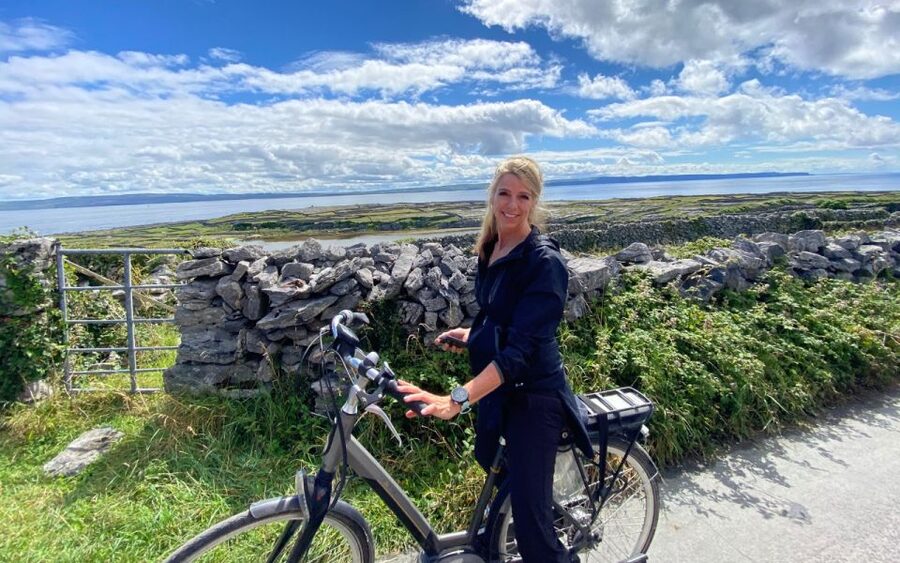 From Doolin: Day Trip to Inisheer with Bike or Bus Tour - Bike, e-bike, or tractor tour, picking the right way to move