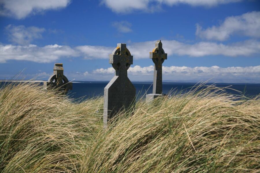 From Doolin: Day Trip to Inisheer with Bike or Bus Tour - Free time on Inisheer, how to use your own hour